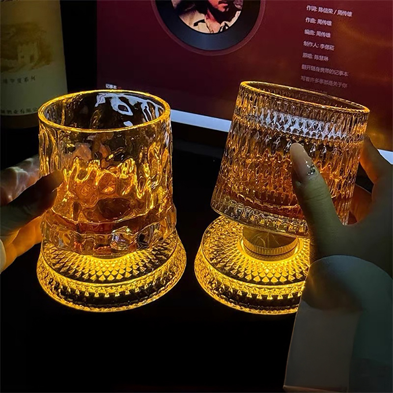 Old Fashioned Glass - 360 ° Rotierendes Whiskeyglas mit LED-Licht,